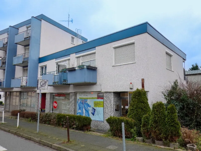 Straßenansicht zum Ladenlokal - Laden/Einzelhandel mieten in Hagen - Provisionsfrei! Ca. 50 m² Ladenlokal im EG mit großer Schaufensterfront + ca. 32 m² Lagerfläche