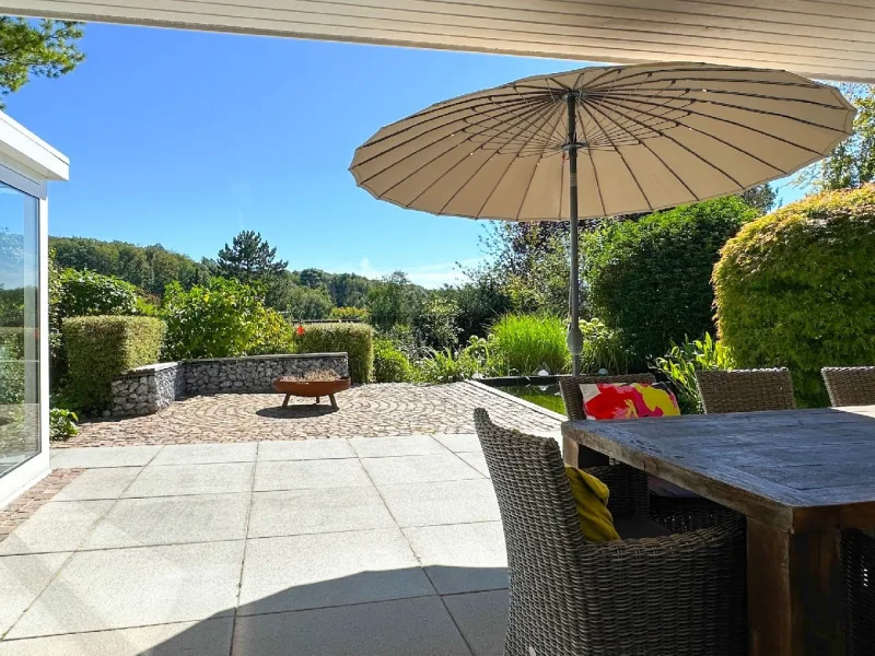 Großzügiges Einfamilienhaus in Traumlage mit Einliegerwohnung in