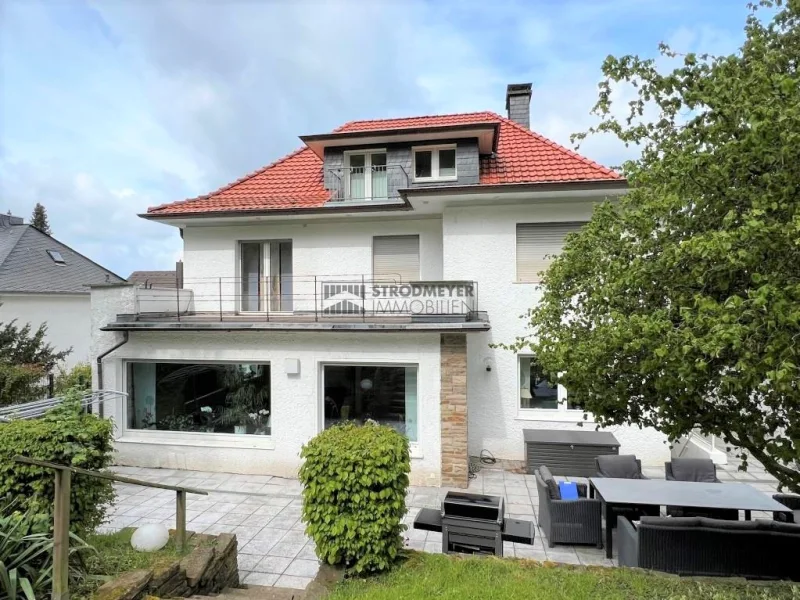 Hausrückansicht - Haus kaufen in Hagen - Stadtgartenviertel: Villa auf traumhaftem Grundstück mit Garage und Carport!