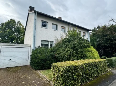 Frontansicht - Haus kaufen in Hamm - Doppelhaushäfte mit Vollkeller und Garage in Hamm-Osten