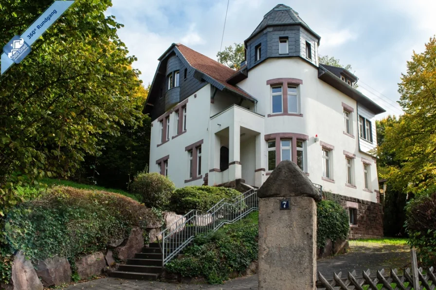 Außenansicht  Villa  - Haus kaufen in Ottweiler - Absolut filmreif: Herrliche Villa als modernes Familien- und Arbeitsdomizil