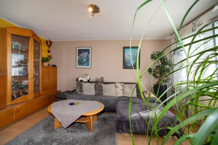 Wohnen - Wohnung kaufen in Saarbrücken - Charmante Dachgeschosswohnung mit Panoramablick: Vermietetes Juwel in guter Lage