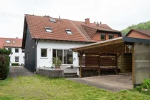 Rückansicht mit Carport