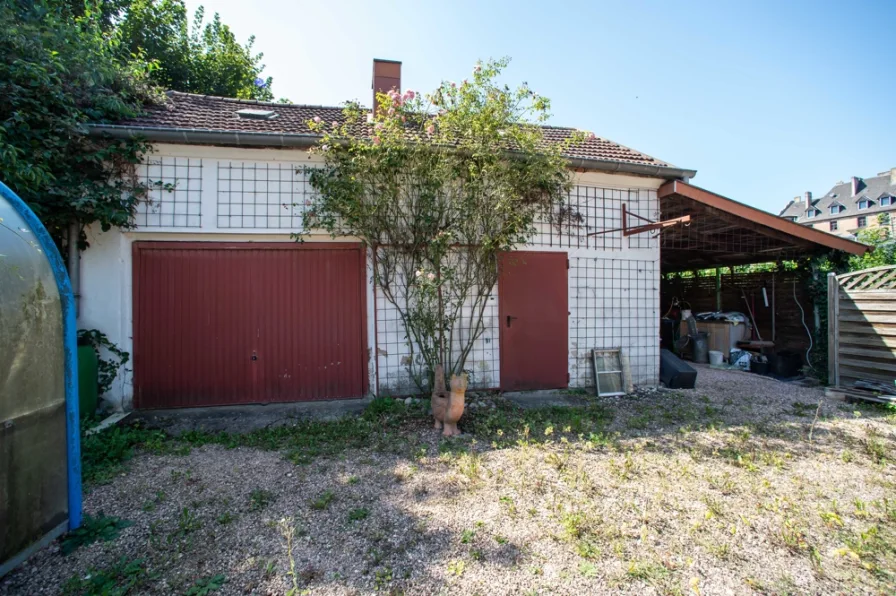 Garage und Werkstatt im Hof 