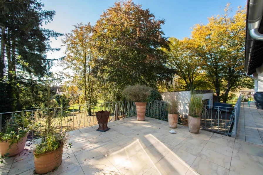 Balkon mit Blick in den Park