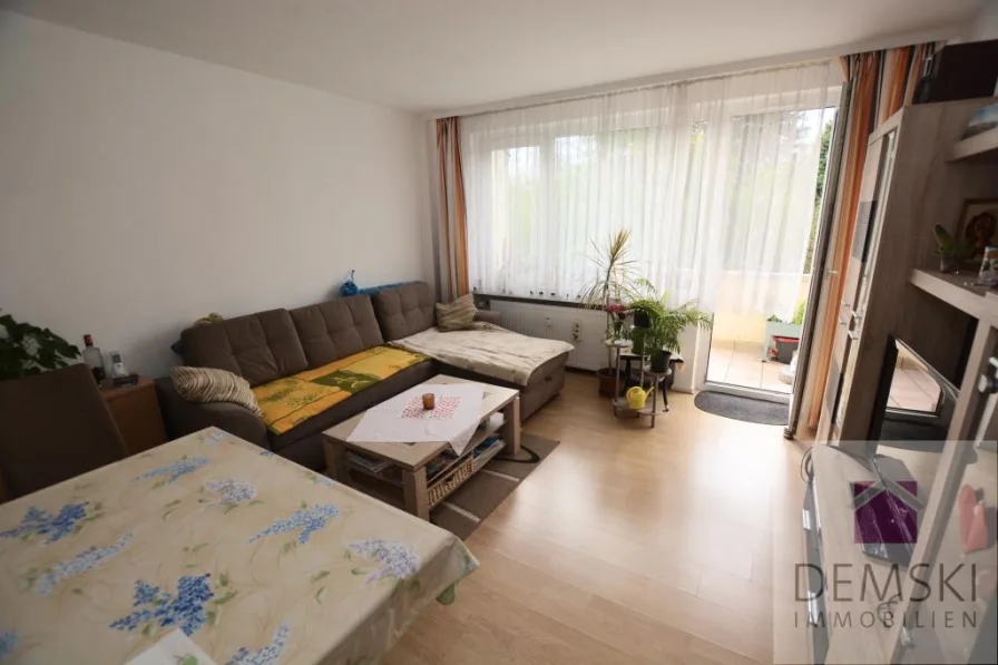 Wohnzimmer - Wohnung mieten in Düsseldorf - 5748: Düsseldorf Benrath! Schöne 2,5 Zimmer-Wohnung mit Balkon!