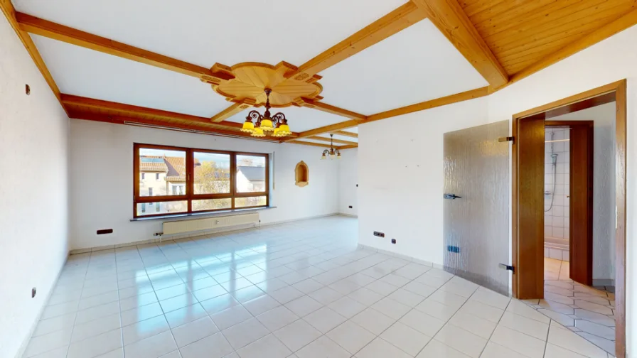 Wohnzimmer - Wohnung kaufen in Gau-Algesheim - Großzügig geschnittene EG Wohnung mit Balkon und Stellplätzen zum Kauf in Gau-Algesheim