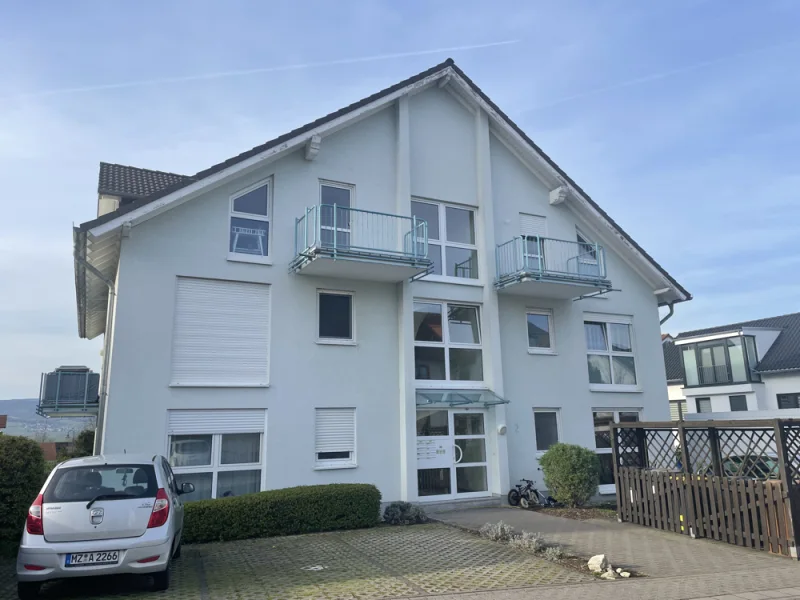 Mehrfamilienhaus - Wohnung kaufen in Ingelheim am Rhein - Vermietete 2ZKB Eigentumswohnung mit zwei Stellplätzen zum Kauf im Ingelheimer Herstel