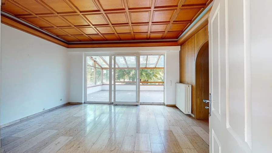 Bibliothek mit Blick auf den Balkon