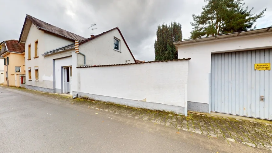 Außenansicht - Haus kaufen in Ingelheim am Rhein - Charmantes Sanierungsobjekt mit historischem Flair zum Kauf in Nieder-Ingelheim