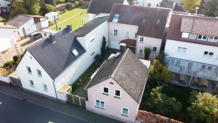 Außenansicht Bild 2 - Haus kaufen in Heidesheim am Rhein - Doppeltes Glück: Zwei Einfamilienhäuser mit viel Platz zum Kauf in Heidesheim