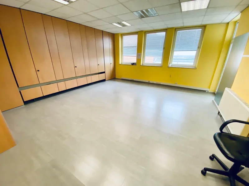 Büro Nr. 9 - Büro/Praxis mieten in Jülich - Büro mit Balkon, Gemeinschaftsküche und WCs