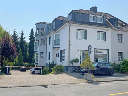 Ansicht II, F-E-Str. - Haus kaufen in Köln / Rodenkirchen - Modernes Wohnhaus (BJ 1995) mit ehemaliger Fahrschule.Direkt vermietbare Wohn- und Gewerbeflächen!