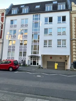 Außenansicht - Wohnung mieten in Bonn - Dachgeschossglück, Maisonettewohnung mit Balkon in beliebter Lage von Bonn...