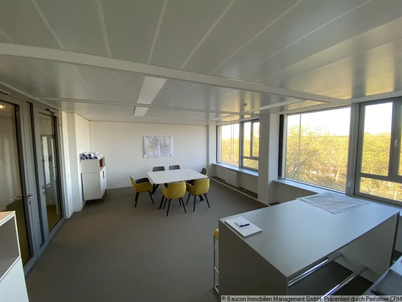 Sanierte Bürofläche - Büro/Praxis mieten in Duisburg - Place to be! Sanierte Büroetage mit Luftwärmepumpe und Aussicht