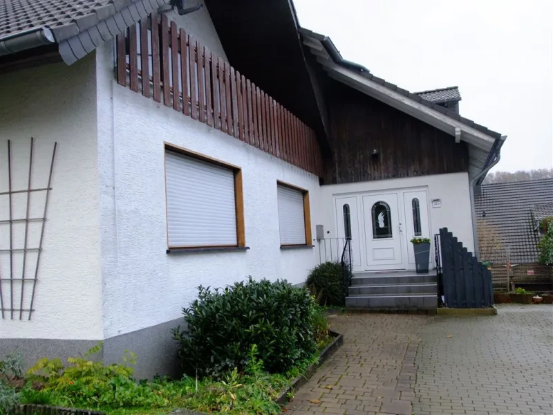 2022016 Ansicht 3 - Haus kaufen in Kürten - Einfamilienhaus in ruhiger Lage und viel Potenzial