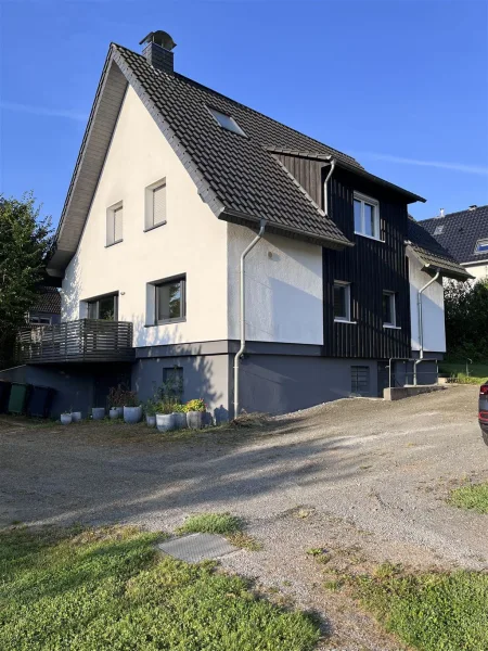 2024013 Giebelansicht - Haus kaufen in Kürten - 4.999 m² Grundstück mit Potenzial und modernisiertem Einfamilienhaus