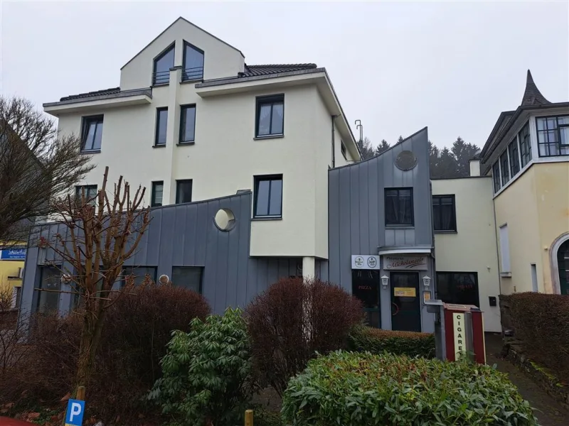 Straßenansicht  - Wohnung mieten in Kürten - Attraktive 2 Zimmerwohnung mit Balkon