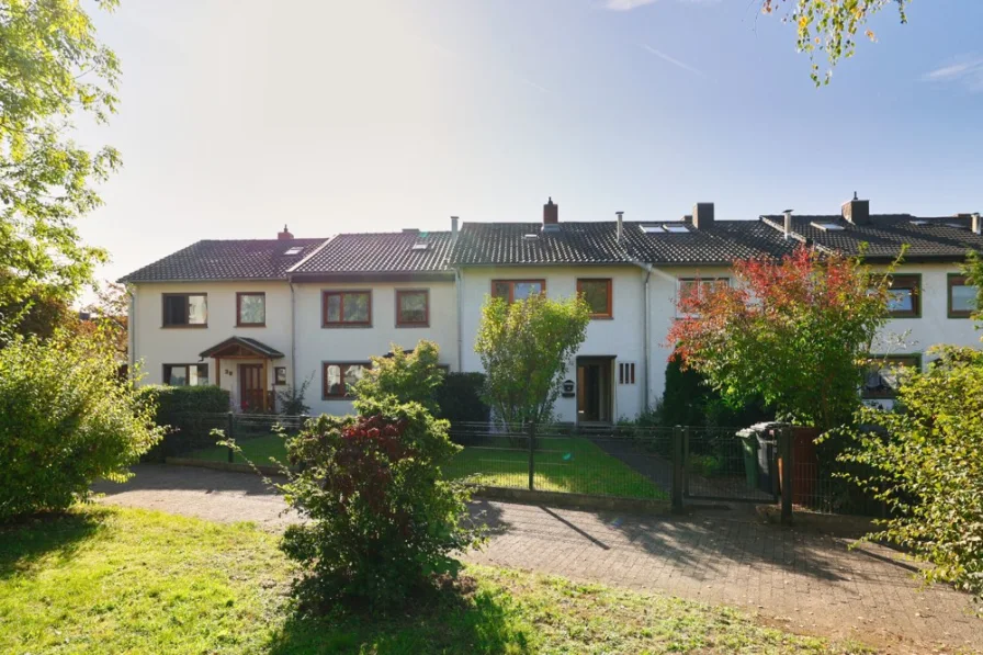 Hausansicht  - Haus kaufen in Neuwied - Gepflegtes Reihenmittelhaus mit Garten und Garage in zentraler Lage von Neuwied