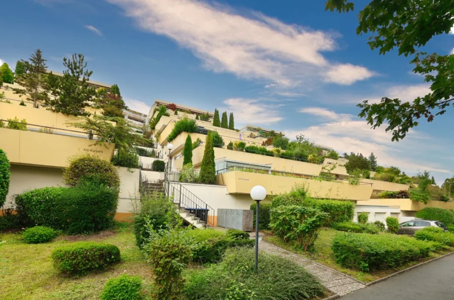 Hausansicht  - Wohnung kaufen in Lahnstein - Geräumige Terrassenhauswohnung in ruhiger Höhenlage in Oberlahnstein - Am Kurpark