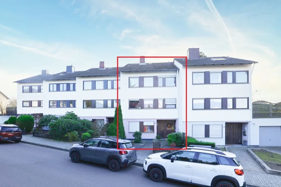 Frontansicht - Straße - Haus kaufen in Lahnstein - Gepflegtes Reihenmittelhaus mit Terasse, Balkon und Garten in bevorzugter Lage von Niederlahnstein