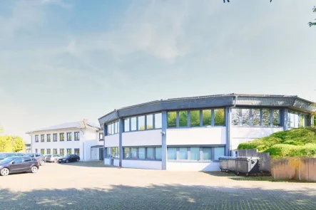Gebäudeansicht  - Büro/Praxis mieten in Gutenacker - Zur Miete - Modernes Bürogebäude mit ausreichend Stellplätzen in Gutenacker im Rhein-Lahn-Kreis