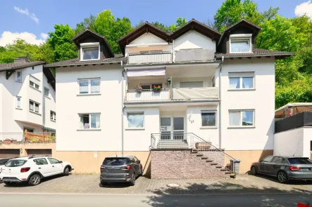 Hausansicht  - Wohnung kaufen in Nassau - Gemütliche 2-ZKB Wohnung mit Wintergarten, Terrasse, Stellplatz und Garage in Nassau-Lahn