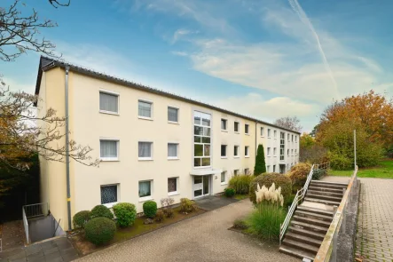 Hausansicht - Wohnung kaufen in Koblenz - Geräumige 4 ZKB-Wohnung mit  Balkon und Stellplatz in Koblenz-Horchheim