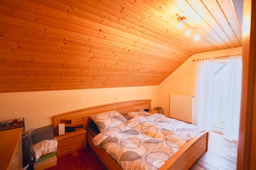 Schlafzimmer 1