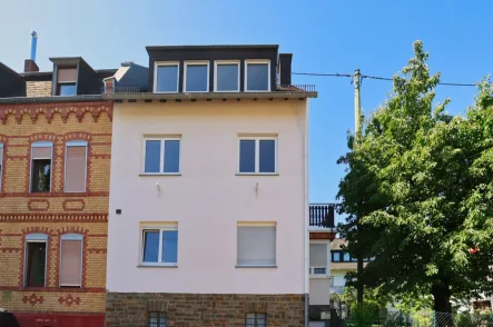 Hausansicht - Wohnung mieten in Koblenz - Berufspendler aufgepasst! Möblierte 2-ZKB Wohnung mit Terrasse in Koblenz-Niederberg