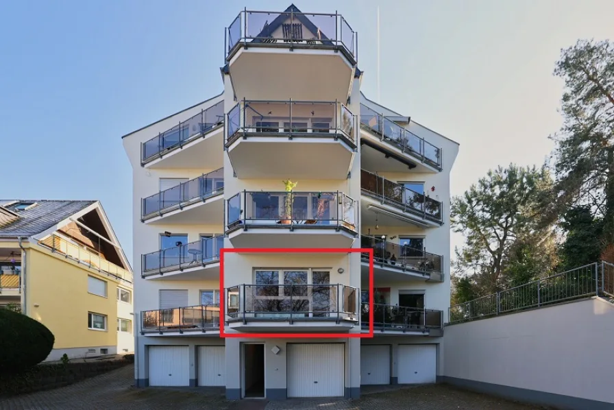 Rückansicht mit Balkon