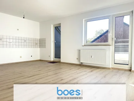 Wohnzimmer - Wohnung mieten in Monheim am Rhein / Baumberg - Helle 2-Zimmer-Wohnung in ruhiger Lage – ideal für Paare!