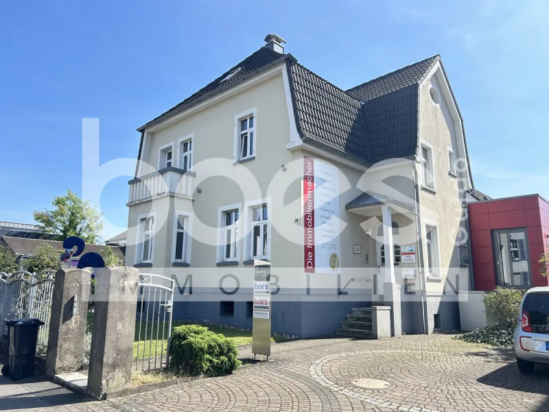 Hausansicht - Büro/Praxis mieten in Langenfeld - BÜROFLÄCHE IN MODERNER STADTVILLA (Nähe Marktplatz) umsatzsteuerbefreit