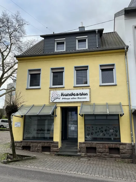 Front - Zinshaus/Renditeobjekt kaufen in Lebach - LEBACH : SANIERTES Wohn- und Geschäftshaus mit GARAGE in CITYLAGE !