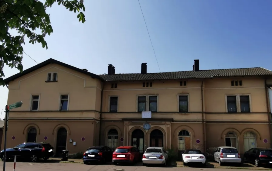 Aussenansicht - Sonstige Immobilie kaufen in Bous - BOUS : Ehem. BAHNHOFSGEBÄUDE ( Denkmalschutzobjekt ) wartet auf NEUE Nutzung !