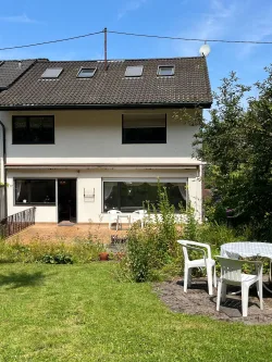 Rückansicht - Haus kaufen in Saarbrücken - KLARENTHAL : FAMILIENFREUDLICH mit POTENTIAL in SEHR ruhiger WALDRANDLAGE ! 