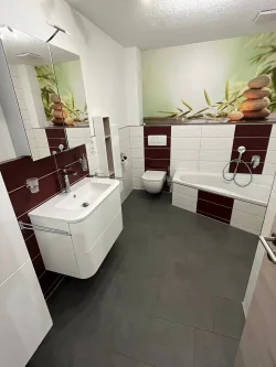 Bad - Wohnung mieten in Lebach - LEBACH / LANDSWEILER : MODERNE Wohnung mit Einbauküche und hochwertigem Badezimmer !