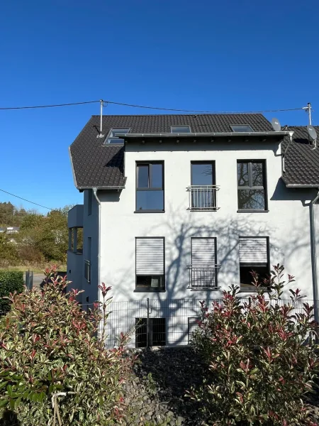 Rückansicht - Wohnung kaufen in Heusweiler - HEUSWEILER-OT : Aussergewöhnlicher ERSTBEZUG mit BALKON und  ca. 139 m² Gesamtfläche !