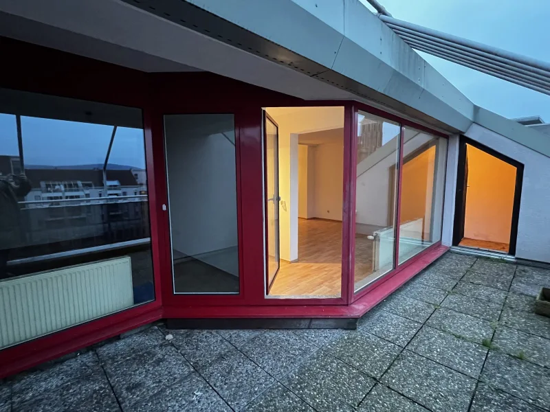 Dachterrasse - Wohnung kaufen in Saarbrücken - MALSTATT : 2 ZKB - Wohnung mit DACHTERRASSE in gepflegter Wohnanlage !