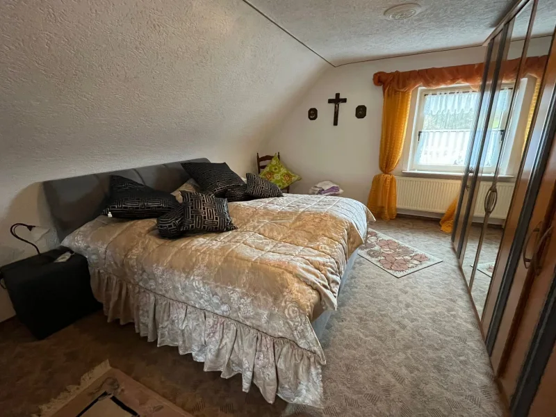 Schlafzimmer DG