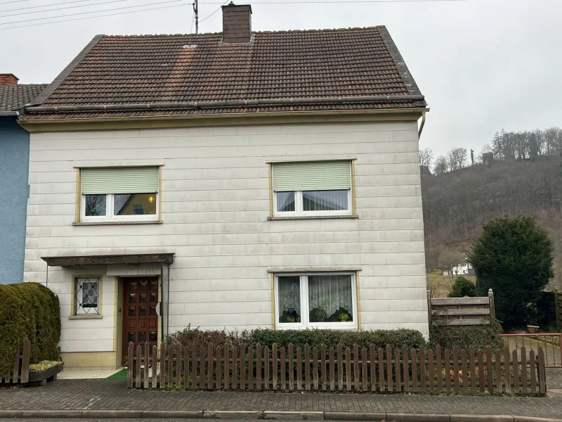 Front - Haus kaufen in Birkenfeld - BIRKENFELD : Solides Wohnhaus mit POTENTIAL in zentraler LAGE !