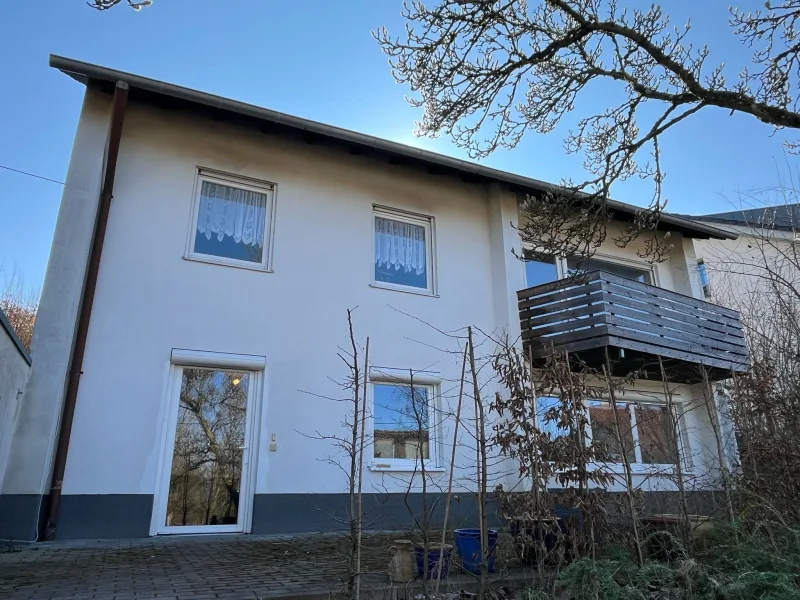 Aussenansicht - Haus kaufen in Lebach - LEBACH : 1- 2 FH mit FAMILIENFREUNDLICHEM Grundriss in gefragter WOHNLAGE !