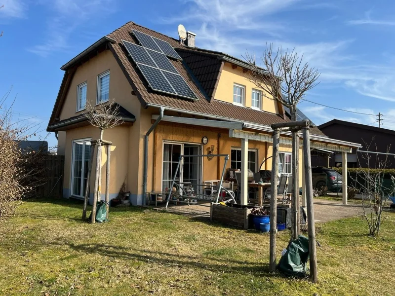 Rückansicht - Haus kaufen in Schmelz - HÜTTERSDORF : FAMILIENTRAUM mit PHOTOVOLTAIK - ANLAGE und TRAUMGRUNDSTÜCK ! 