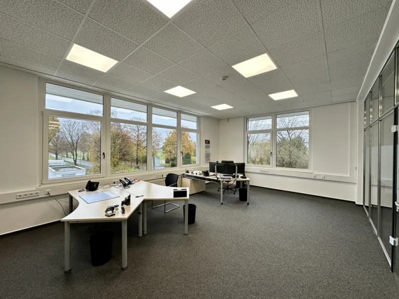 Beispiel Büro - Büro/Praxis mieten in Leopoldshöhe - XXL Großraum mit 3-4 anliegenden Büros