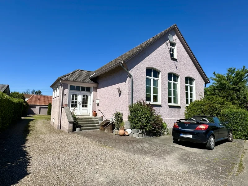 Einfahrt - Haus kaufen in Leopoldshöhe - Die alte Dorfschule