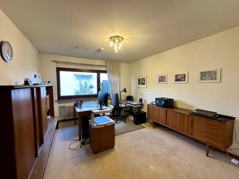 Büro EG