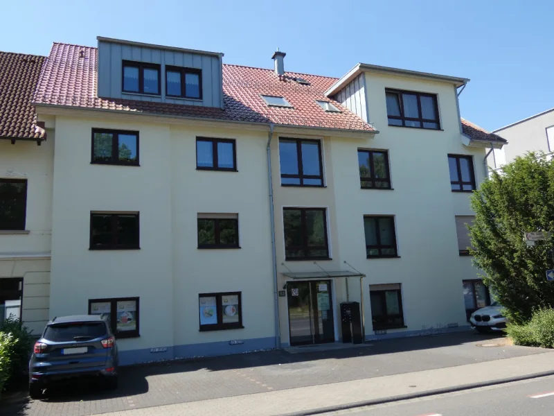 Hausansicht - Wohnung mieten in Leverkusen - Moderne 3-Zimmer-Wohnung mit Einbauküche im Souterrain