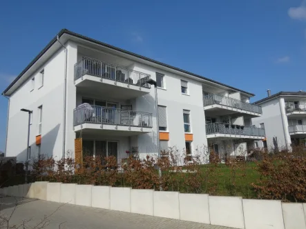 Hausansicht - Wohnung mieten in Leverkusen - Modern geschnittene 3-Zimmer-Wohnung mit Einbauküche und Aufzug!