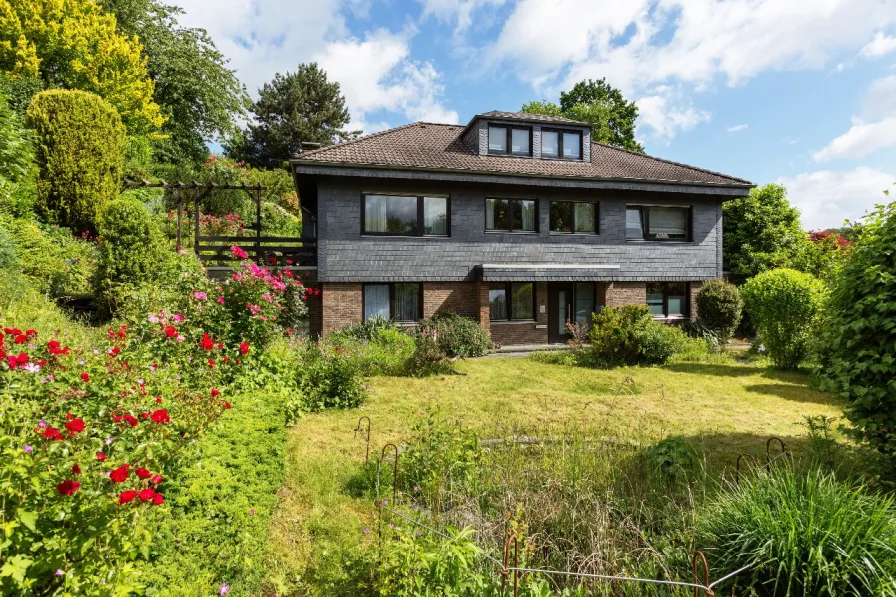 Frontansicht - Haus kaufen in Leverkusen - Architektenhaus in Sackgassenlage: ca. 195 m² Wohnfläche, 839 m² Grundstück