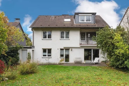 Rückansicht - Haus kaufen in Leverkusen - NEU IN OPLADEN: 2-Familienhaus mit ca. 216 m² Wohnfläche auf 551 m² Grundstück mit Garage